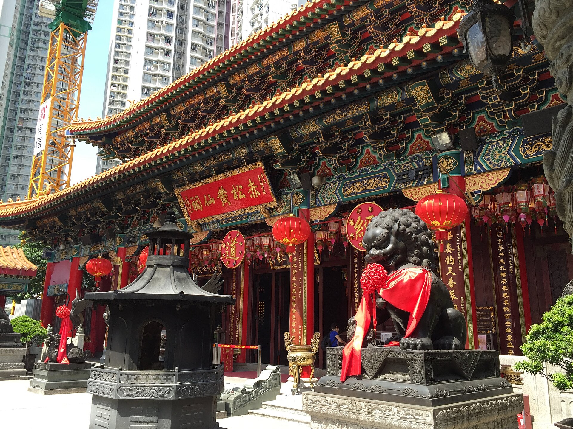 Hong Kong — the ornate halls of Wong Tai Sin Temple
