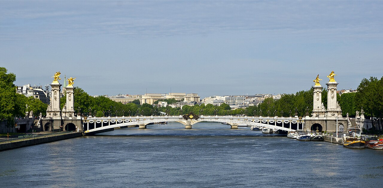 Pont Alexandre III, 8th Arrondissement
